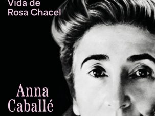 Un collar de perlas grises