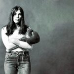 Cecilia con el guante de boxeo en la portada de su primer elepé
