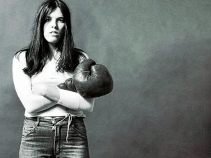 Cecilia con el guante de boxeo en la portada de su primer elepé