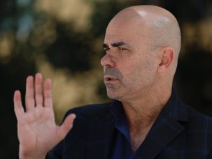 Eduardo Sacheri: “No hay ficción argentina que se interrogue qué sucedió en las Malvinas”