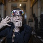 Francia distingue a Fernando Arrabal como comendador de la Orden de las Artes y las Letras