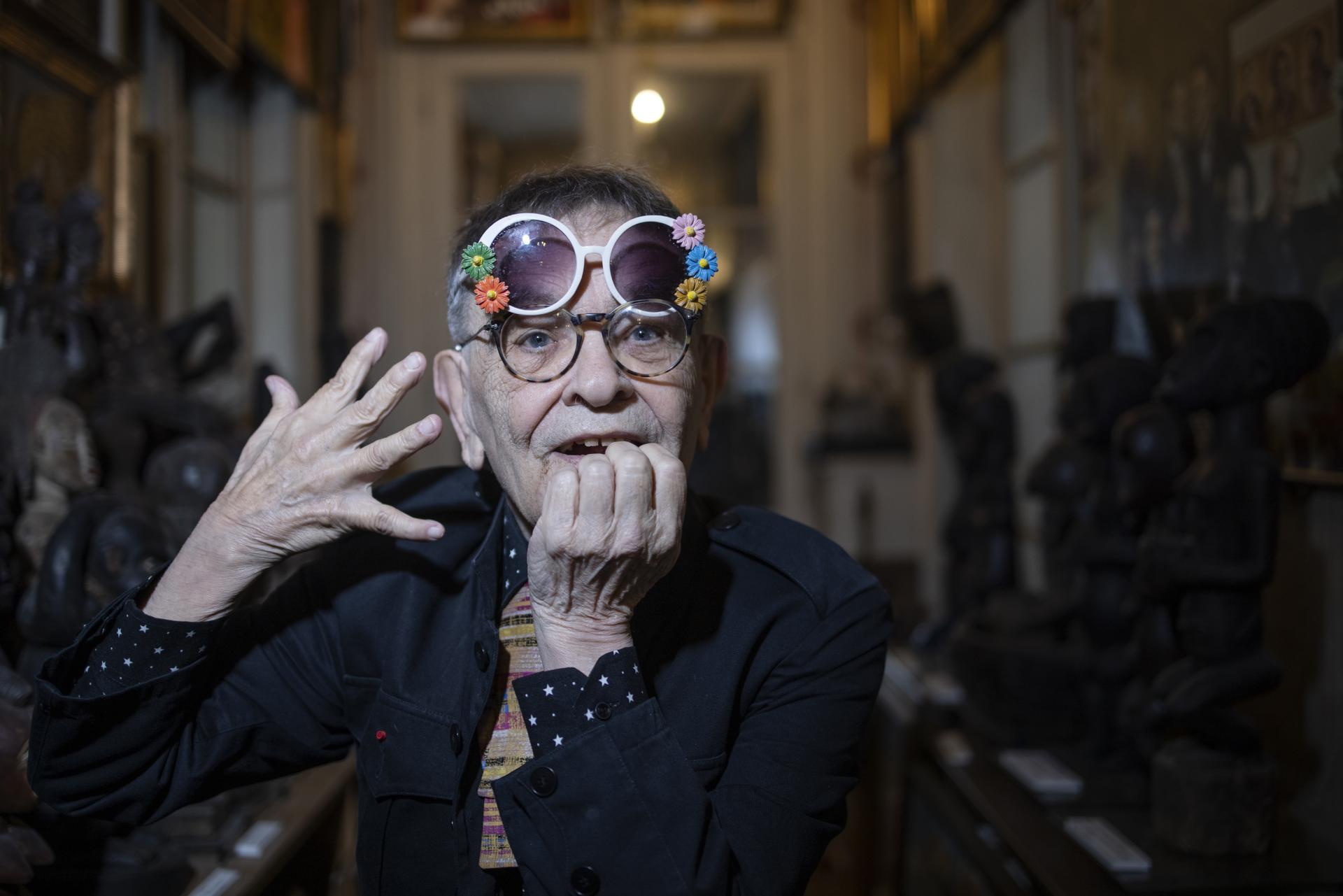 Francia distingue a Fernando Arrabal como comendador de la Orden de las Artes y las Letras