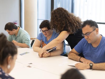 Las personas adultas con discapacidad intelectual reclaman más libros en lectura fácil