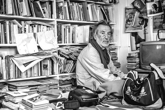 8 poemas de Claudio Bertoni