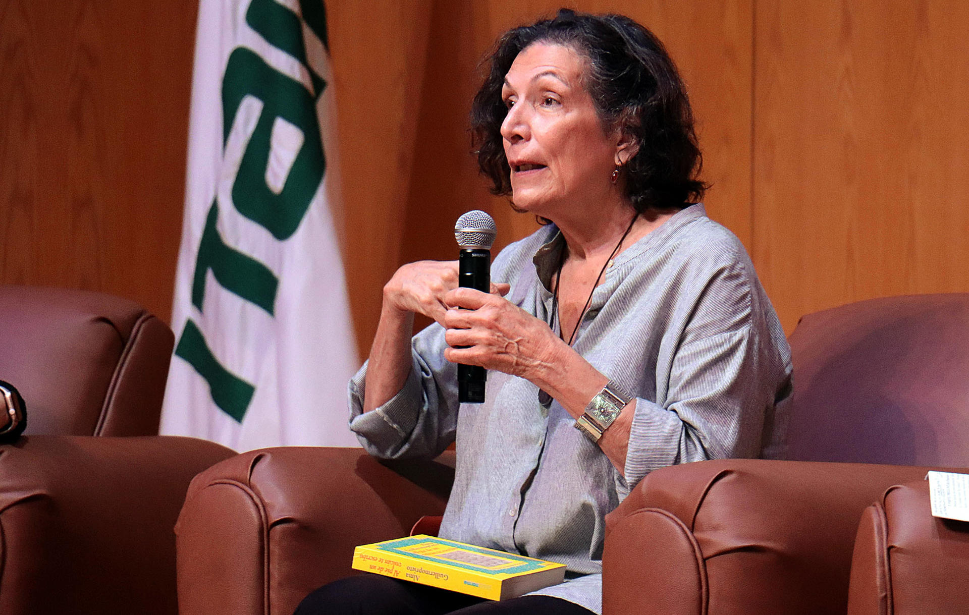 Alma Guillermoprieto: “La escritura es una manera de salirse de la jaula de uno mismo”