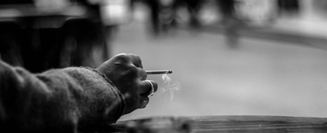 El gobierno me prohíbe escribir (bien) en las terrazas de los bares