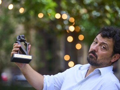 Francisco Serrano gana el Premio Tusquets con “una historia de terroristas enamorados”