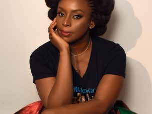 Chimamanda Ngozi Adichie: “La verdadera amistad femenina es revolucionaria”