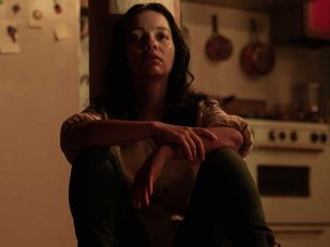 Aún es de noche en Caracas lleva a Venecia la novela de Karina Sainz Borgo La hija de la española