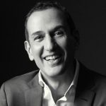 La nueva novela de Roberto Santiago aborda el acoso escolar desde los ojos de un testigo