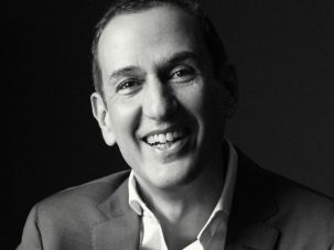 La nueva novela de Roberto Santiago aborda el acoso escolar desde los ojos de un testigo