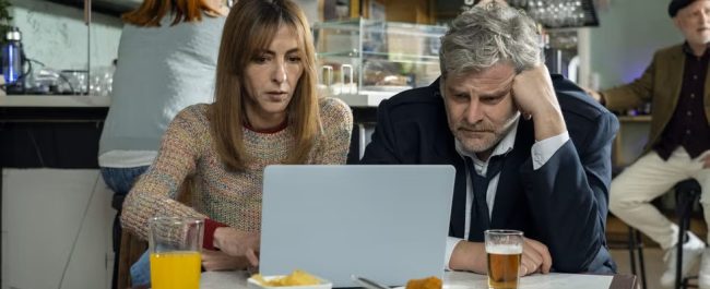 El humor de Poquita fe sale de la rutina del sofá para afrontar la crisis de la vivienda