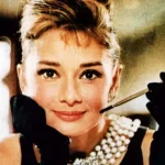 Desayuno con diamantes: El amor envuelto en Givenchy