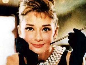 Desayuno con diamantes: El amor envuelto en Givenchy