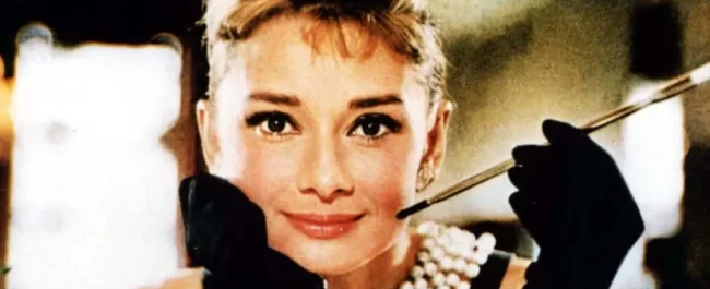 Desayuno con diamantes: El amor envuelto en Givenchy