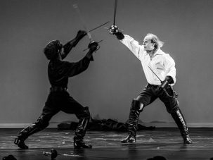 Arturo Pérez-Reverte: “París tenía que estar. Yo quería meter a los mosqueteros como fuera”