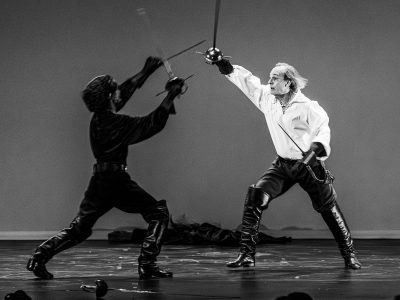 Arturo Pérez-Reverte: “París tenía que estar. Yo quería meter a los mosqueteros como fuera”