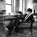 Artefactos importantes y efectos personales de la colección de Lenore Doolan y Harold Morris, entre los que se incluyen libros, ropa y joyas, de Leanne Shapton