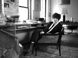 Artefactos importantes y efectos personales de la colección de Lenore Doolan y Harold Morris, entre los que se incluyen libros, ropa y joyas, de Leanne Shapton