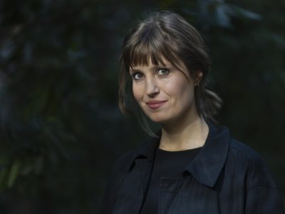 Charlotte Gneuss: “Es cruel que sea la ultraderecha la que se aproveche en Alemania de la reunificación”