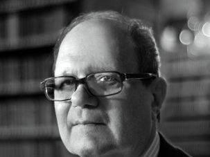 Pere Gimferrer celebra sus 80 años con un nuevo poemario, Balada