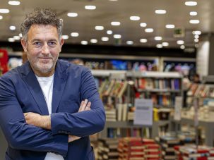 Mikel Santiago: “La memoria tiene la virtud de purgar los malos recuerdos”