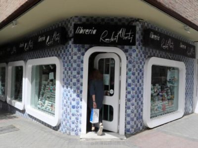 La librería Alberti de Madrid celebra 50 años de resistencia y de servicio a los lectores