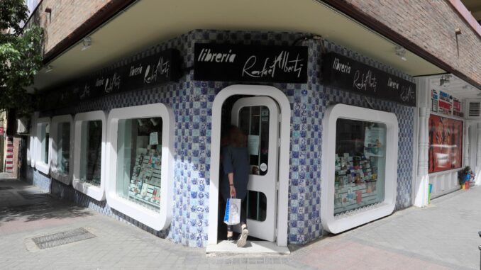 La librería Alberti de Madrid celebra 50 años de resistencia y de servicio a los lectores