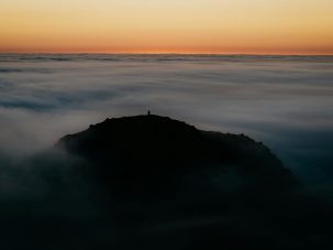 La cima al final de la bruma