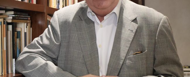 Enrique Vila-Matas: “En la escritura literaria, aunque tengas que arrastrar las consecuencias, se puede llevar la contraria a todo”