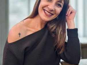 5 poemas de De repente, abril, de Caridad Gómez