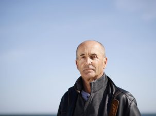 Don Winslow: “Trump es como un matón de patio, muy duro hasta que le partes la nariz”