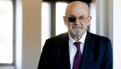 Salman Rushdie: “No creo en la vida después de la muerte pero es una ficción muy útil”