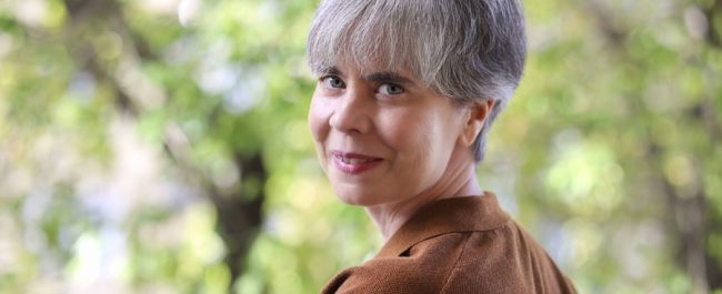 El cozy crime se españoliza con Marina Sanmartín: “La ficción criminal es incombustible”