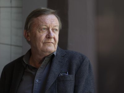 Jean Echenoz: “La gente feliz es aburridísima, es más interesante la que tiene problemas”