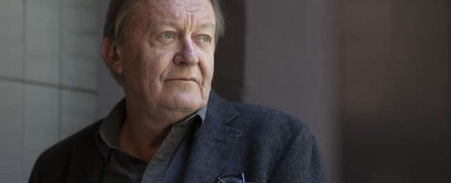 Jean Echenoz: “La gente feliz es aburridísima, es más interesante la que tiene problemas”