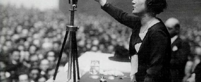 Clara Campoamor, “la señorita diputado”