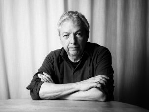 David Toscana: “Si los personajes están desquiciados, la lengua se vuelve más libre”