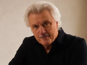 John Irving: “Estados Unidos ya no es una democracia, es un país autoritario”