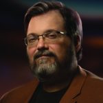 Aparecen dos nuevos libros de Brandon Sanderson mientras Apple TV recreará el inmenso universo de Cosmere bajo la supervisión del autor