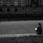 Saber más rápido, entender menos: una defensa lenta del libro en la era digital
