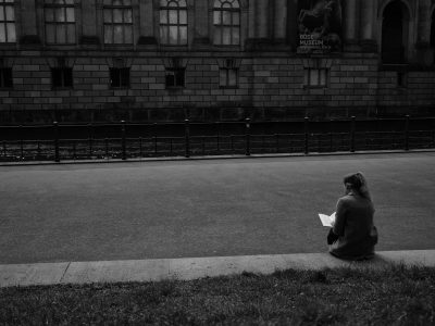 Saber más rápido, entender menos: una defensa lenta del libro en la era digital