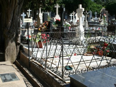 En una tarde azul, sube al espino…