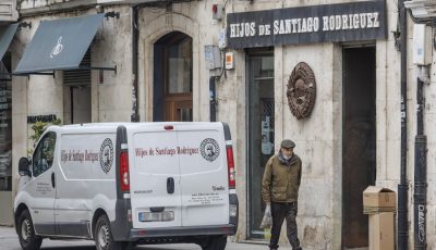 De Gellida a Gómez-Jurado, los escritores piden salvar la librería más antigua de España