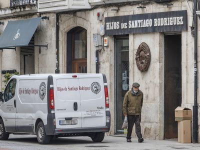 De Gellida a Gómez-Jurado, los escritores piden salvar la librería más antigua de España