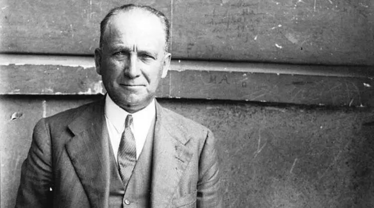 13 de mayo de 1936: Largo Caballero se explica