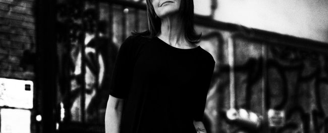 Silvia Herreros de Tejada: “A las mujeres nos obligan a parecer como en una mediana edad indeterminada”