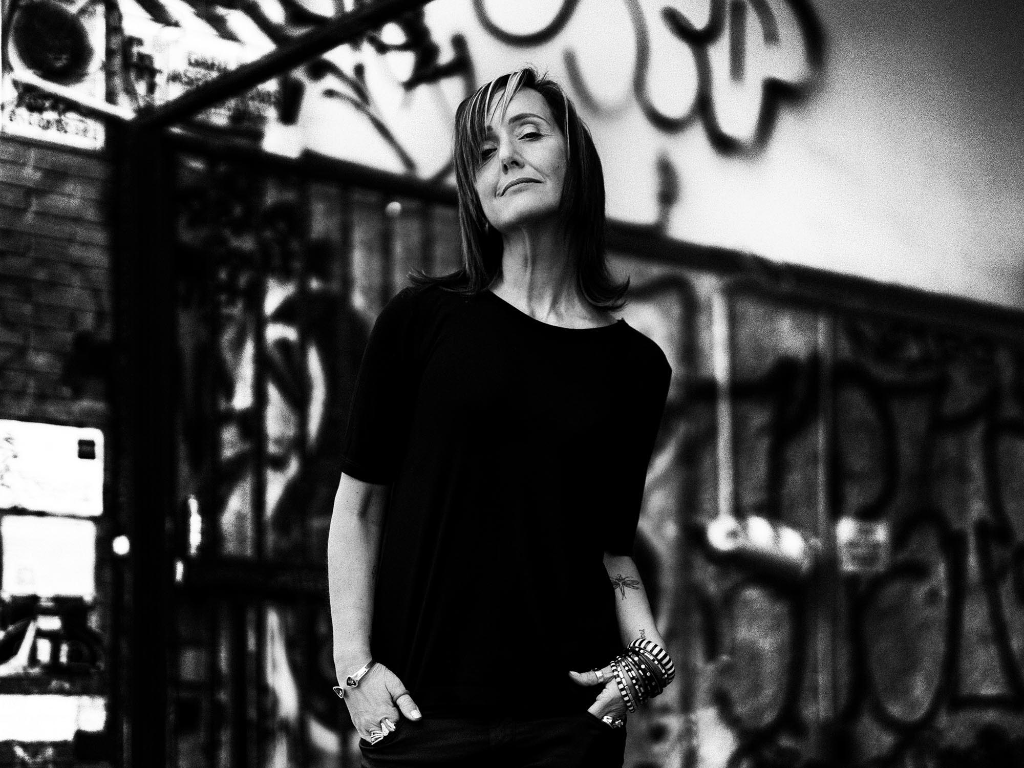 Silvia Herreros de Tejada: “A las mujeres nos obligan a parecer como en una mediana edad indeterminada”