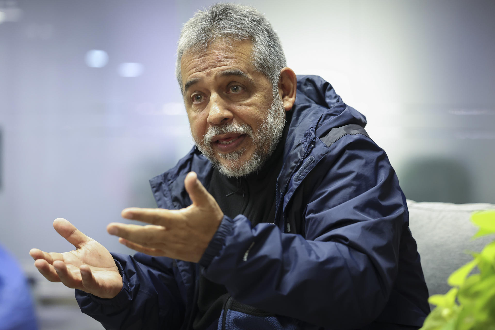 Mario Mendoza: “Construimos una sociedad inmunda, perversa, 