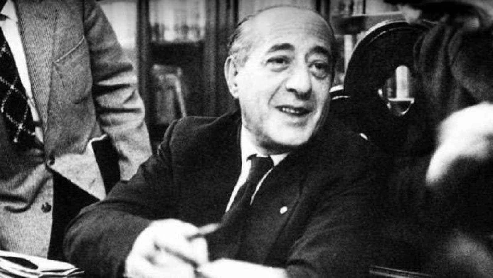 22 de junio de 1936: Un trabajador de cuello blanco